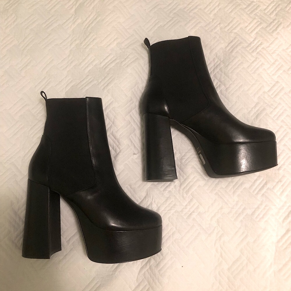 L’INTERVALLE black platform boots 9